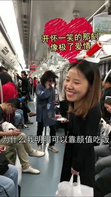 7旬轮椅老人每次乘地铁都能遇到她_开电动轮椅坐地铁遇阻？刚刚，上海地铁回应了……