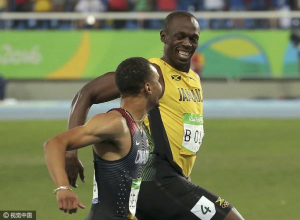 奥运会男子200米半决赛博尔特冲线减速与德格拉瑟有说有笑图