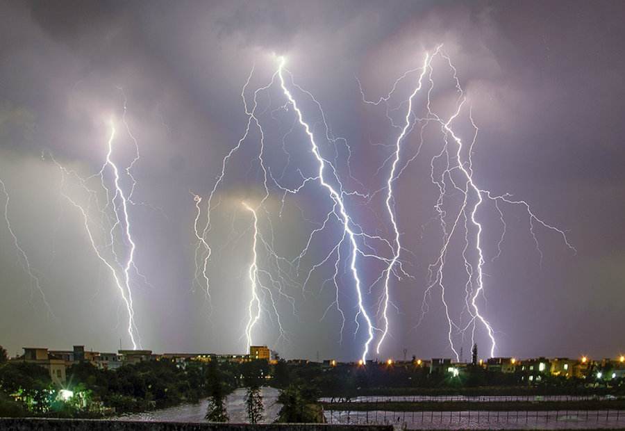 一天内17人被劈死怎么回事?为什么会发生这么多雷击事件