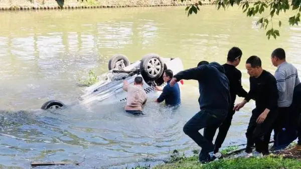 上海教练车坠河事件1人死亡怎么回事？上海教练车坠河事件始末