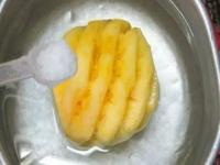 菠萝为什么要用盐水泡 菠萝必须要用盐水泡吗 菠萝在盐水里泡多久就可以吃了