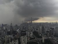 市民实拍上海暴雨:白昼如黑夜_今年最大雷暴大风来袭 波及12省份