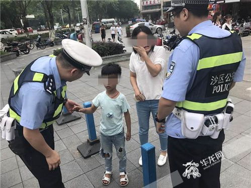 民警调侃小偷的花裤儿和所长撞衫_穿优衣库总和情侣撞衫？CK大牌同厂优质T恤，三件仅百元出头