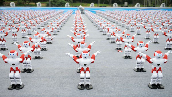 2016山东青岛啤酒节 千台智能机器人共舞创吉尼斯世界纪录【图】
